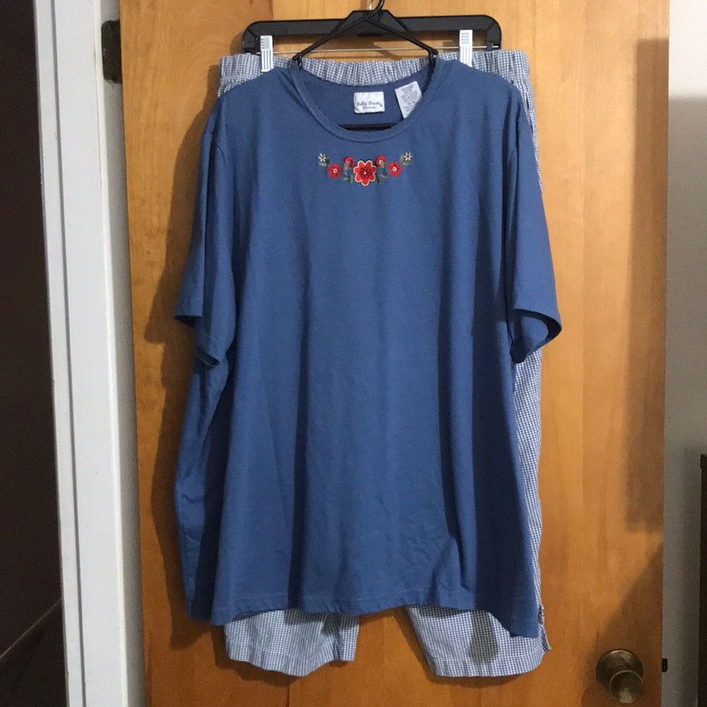 Capris and Shirt set Bobbie Brooks Woman